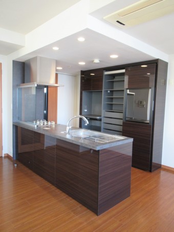 壁を取り払いオープンなキッチンに